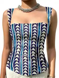 The Aahwan Green Printed Square Neck Sleeveless Backless Short Indo-Western Ethnic Kurti Top is a contemporary fusion garment designed for women and girls.